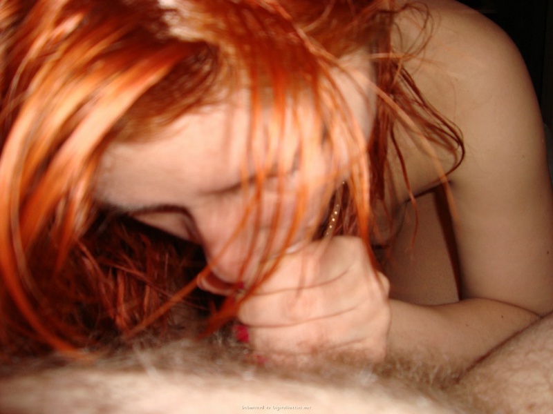 Рыжая девушка делает   толстого члена - секс порно фото