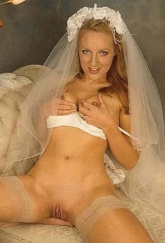 Сексуальные невесты сосут члены и позируют в свадебных платьях - секс порно фото